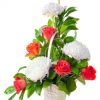 Panier, 6 roses rouge, 3 anastasias blanches et verdure