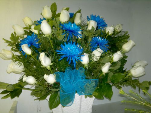Roses blanches, anastasias bleues