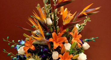 Arrangement de fleurs funéraire